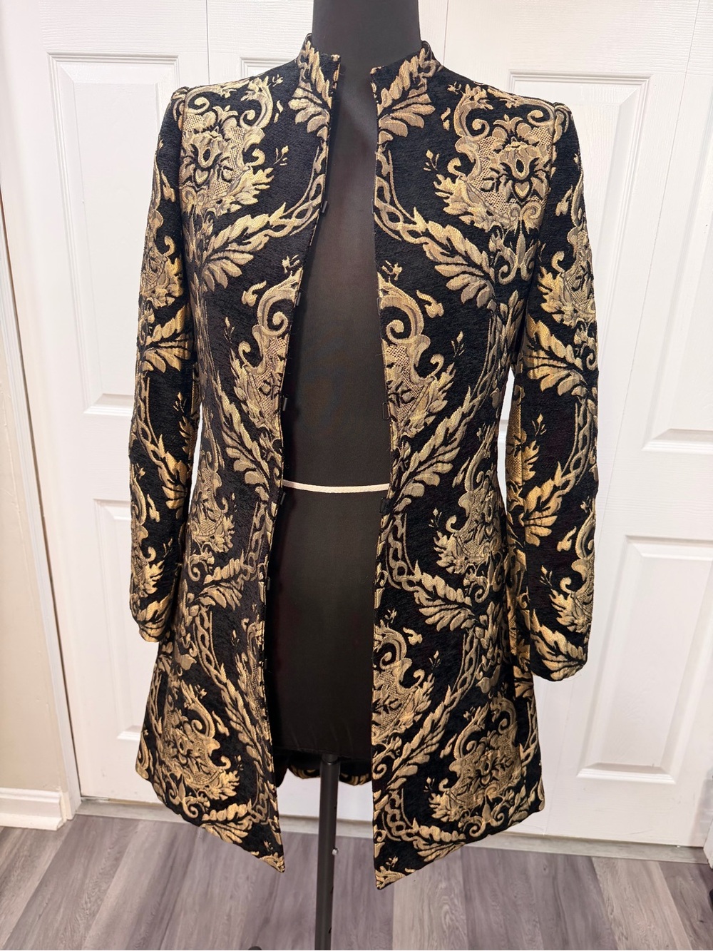 Alice + Olivia Black and Gold Brocade Jacket - Picture 4 of 11